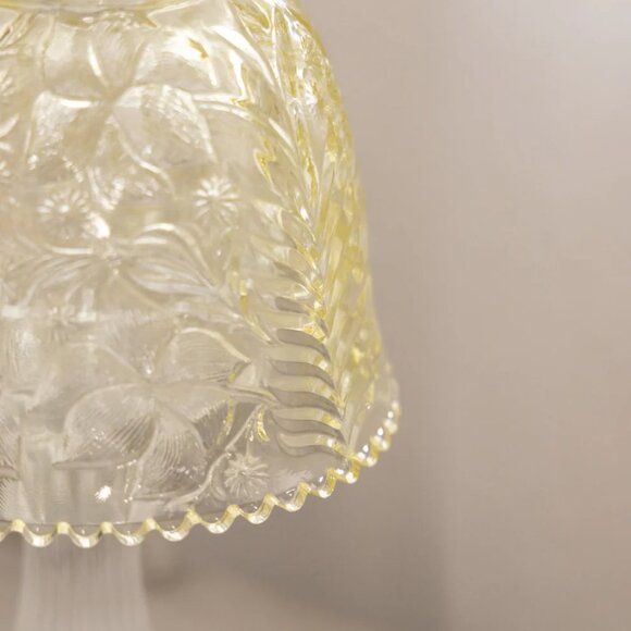 Vintage LE Smith Glass Yellow Fairy Lamp Candle Holder with Clear Base - Picture 4 of 6